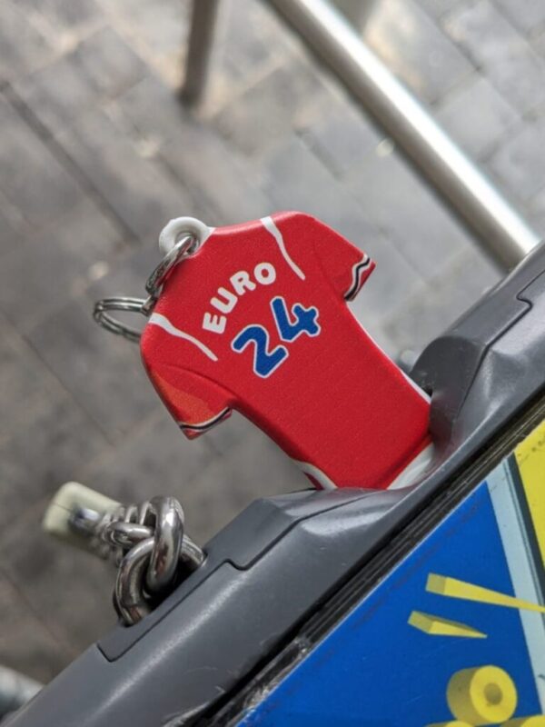 SHIRT SHAPED TROLLEY STICK KEYRING