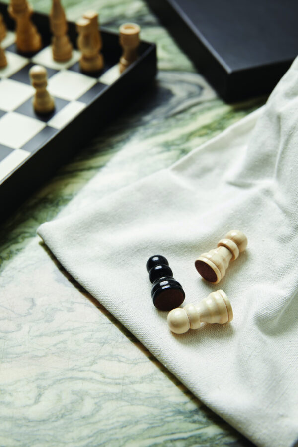 VINGA Chess coffee table game - Home & Barware VINGA Chess coffee table game - Home & Barware
